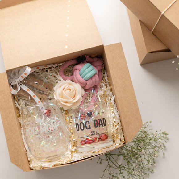 Best Pet’s Gift Box – For Pet Moms & Dads